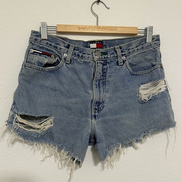 Tommy Hilfiger Vintage Distressed Cut Off Denim Shorts Light Wash Size 31 Waist - Picture 1 of 10